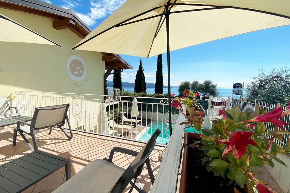 Ganze Wohnung, Residenz Limoni del Rustichel: FeWo N.3 mit Seeblick, Tiefgarage und Pool. in Maclino, Toscolano-Maderno