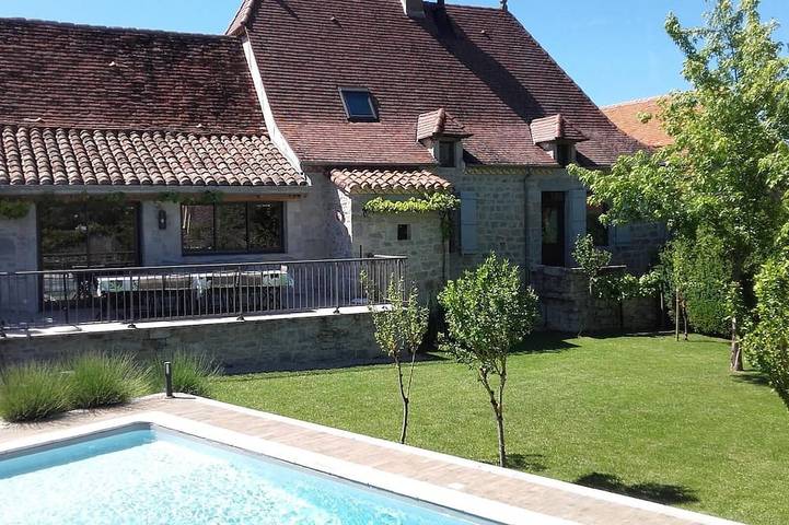 Location de vacances pour 9 personnes, avec jardin à Mayrinhac-Lentour