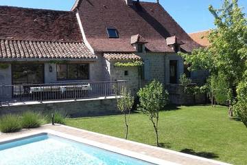 Gîte pour 9 personnes, avec jardin à Mayrinhac-Lentour