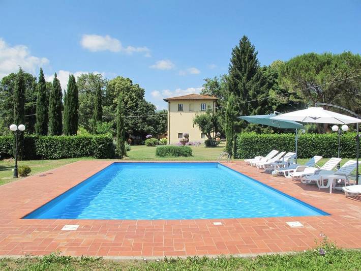 Villa per 12 persone, con giardino e terrazza nonché piscina in Poppi