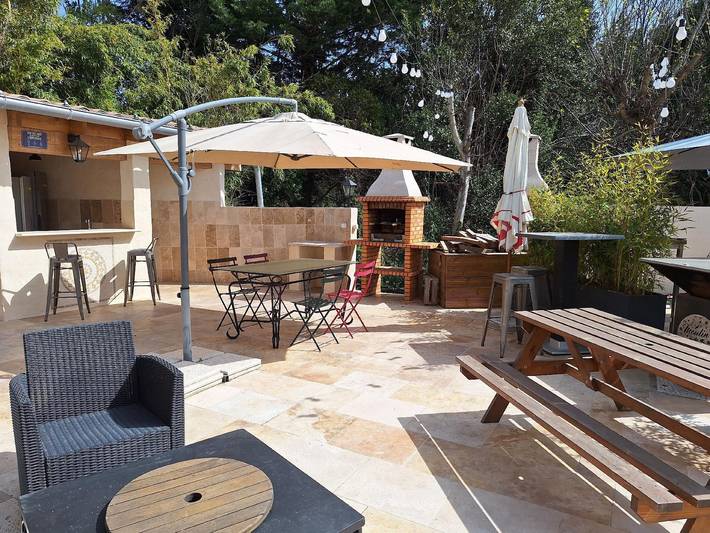 Ferienwohnung für 2 Personen, mit Whirlpool und Terrasse sowie Garten in Avignon