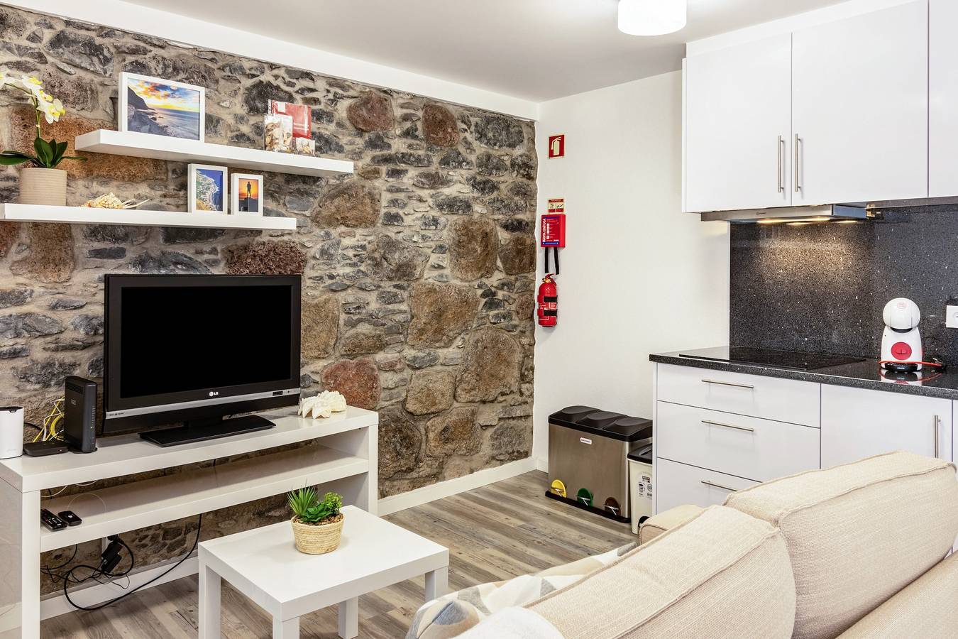 Ferienhaus 'Do Porto' mit Meerblick, Balkon und Wlan in Paul Do Mar, Madeira