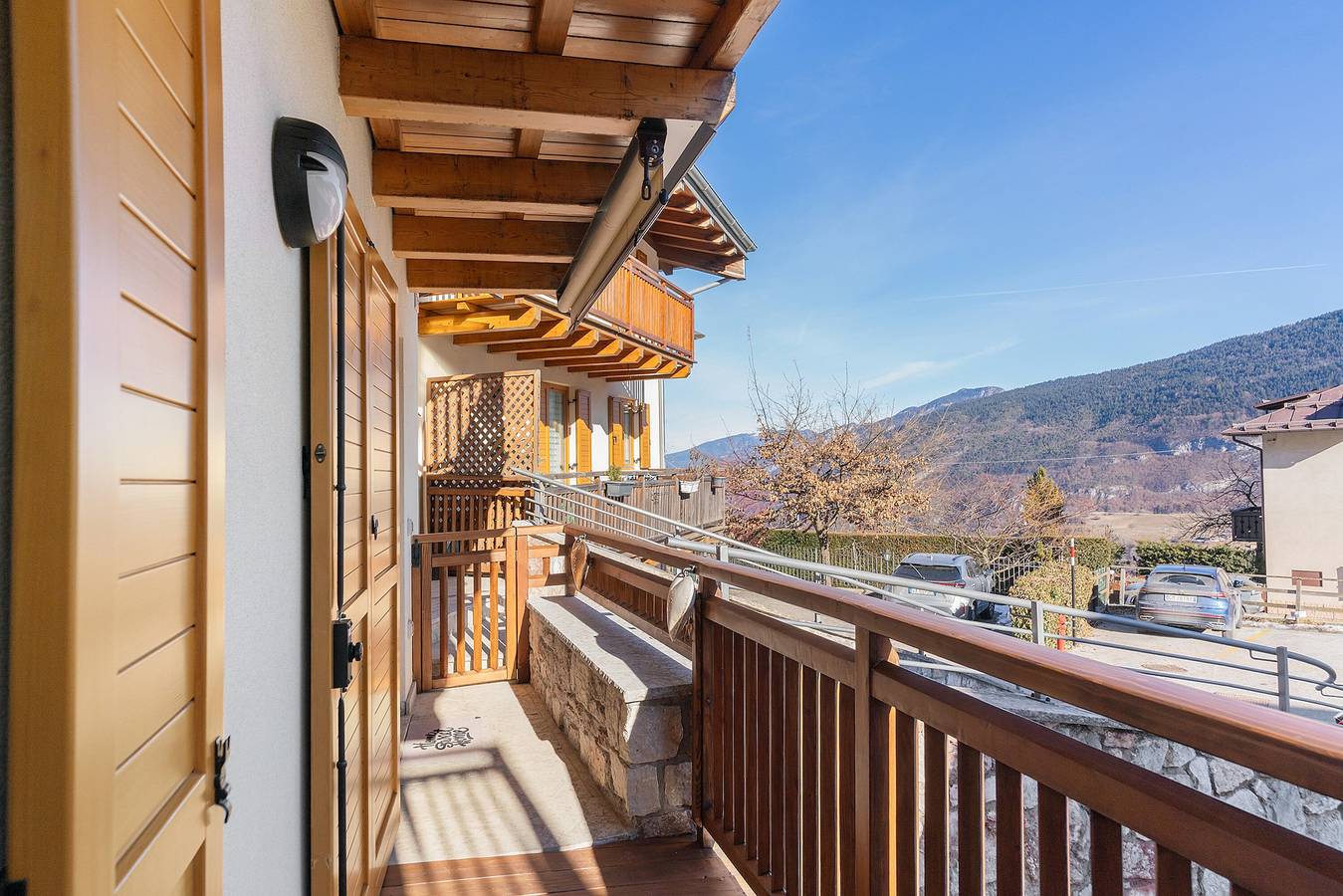 Ganze Wohnung, Ferienwohnung 'Lory' mit Bergblick und Balkon in Daldoss, Cavedago