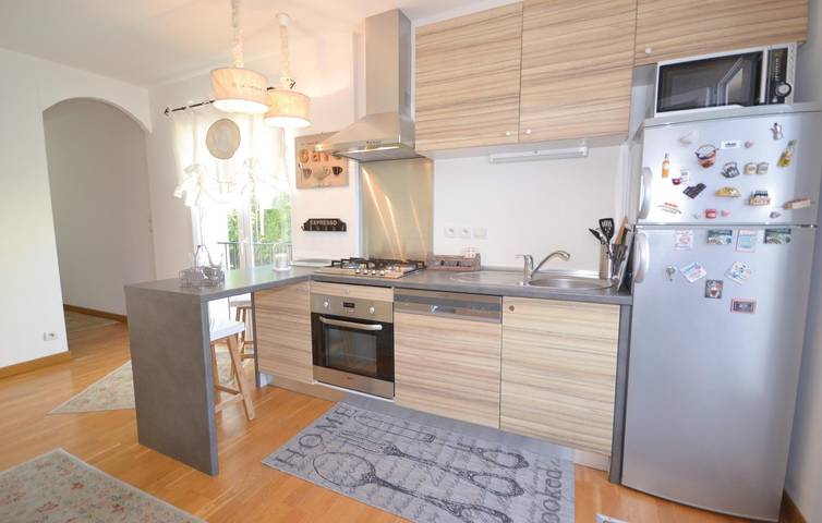 Sorgue Garden Apartment w/ AC, Pool & Parking in L'Isle-sur-la-Sorgue, Vaucluse