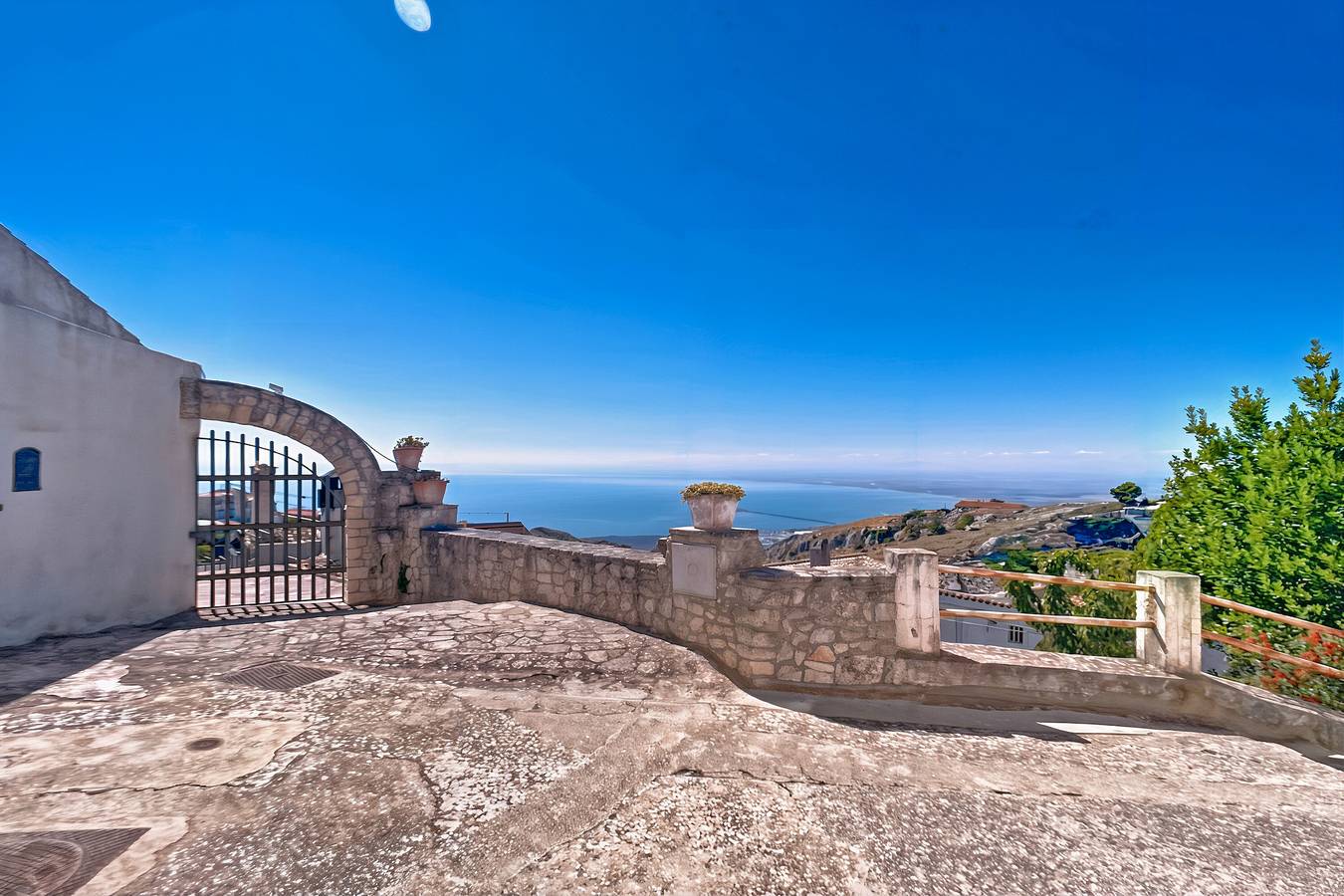 Studio entier, Studio 'Al Torrione 1' avec vue sur mer et climatisation in Monte Sant'Angelo, Gargano