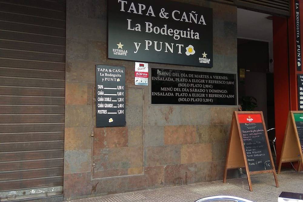 Casa Para 9 Personas, Wifi, Aire Acondicionado. Estupendo Para Grupos. in San Juan de Alicante, Costa Blanca