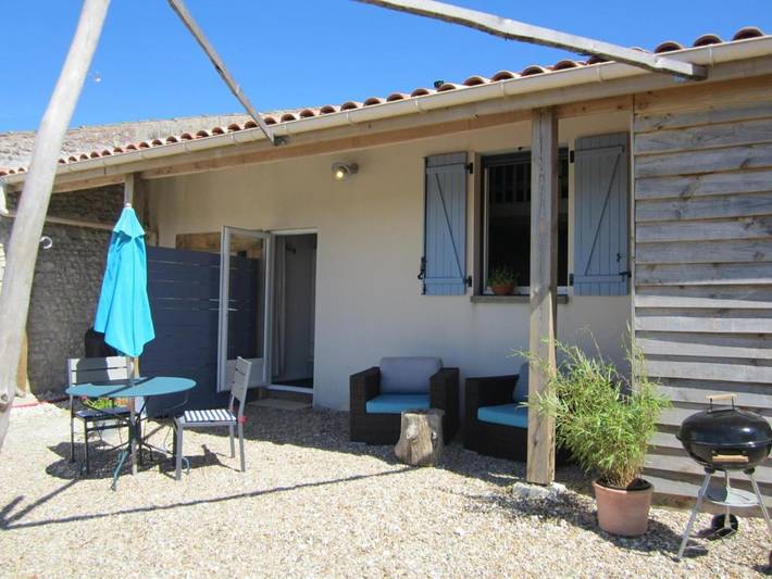 Gîte pour 3 personnes, avec Terrasse et Jardin ainsi que Piscine et Vue à Chenac-Saint-Seurin-d'Uzet - 3