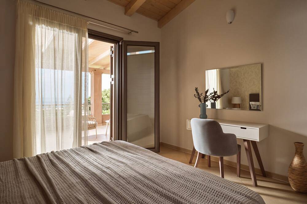 Merovigli 4 bedroom villa with private pool and sea views in Tragaki, Zakynthos