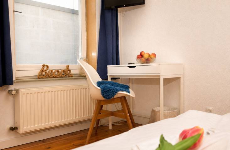 Ganze Ferienwohnung, Gemütliches Ferienzimmer beim Leuchtturm Warnemünde für 2 Gäste in Warnemünde Strand, Warnemünde