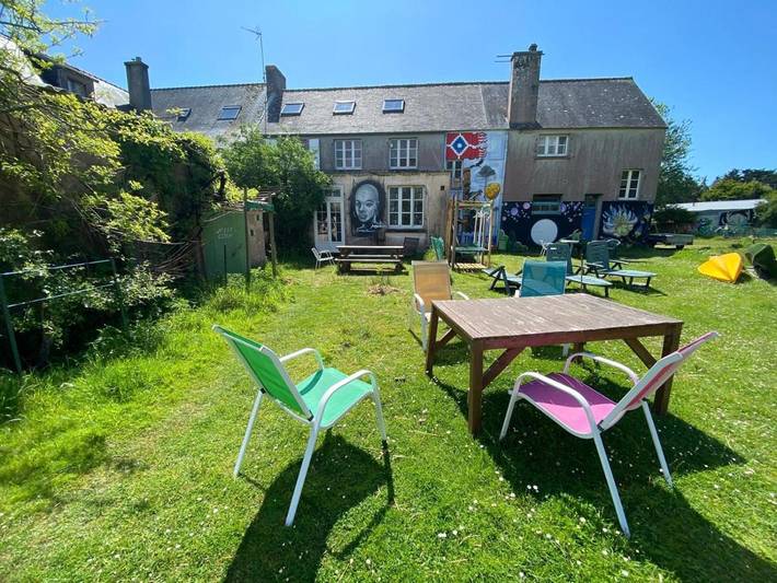 Location de vacances pour 3 personnes, avec terrasse ainsi que jardin et vue dans Plage Du Steir Penmarc H