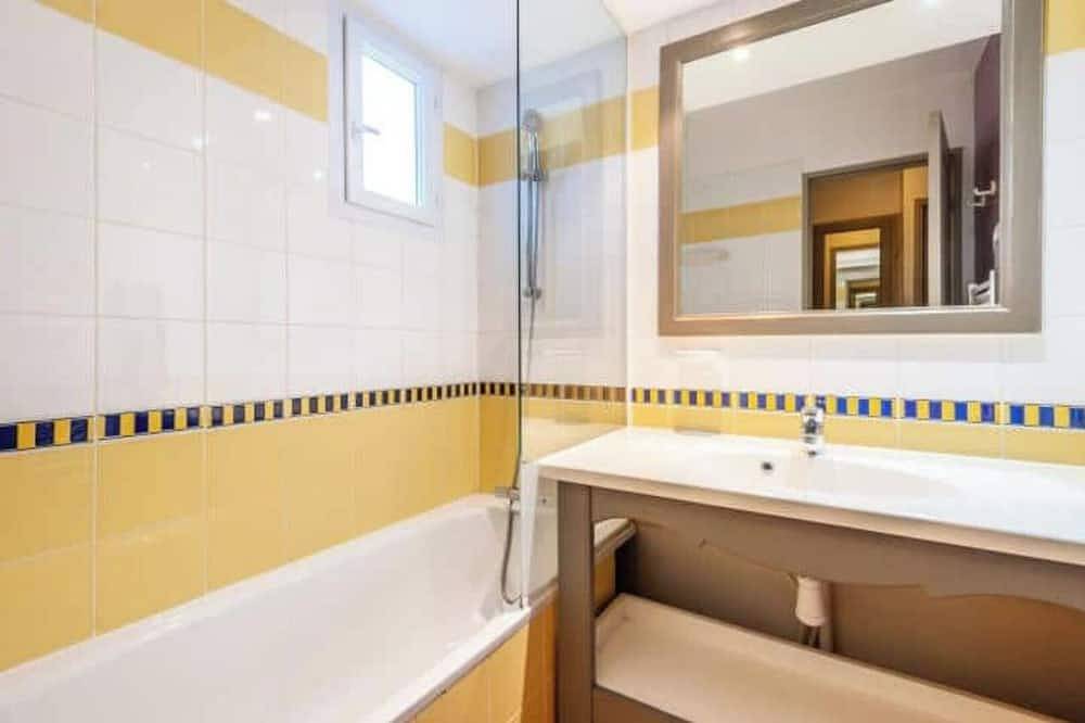 Ganze Wohnung, In Provence, on an estate dedicated to sports and leisure. in Mallemort, Arles und Umgebung