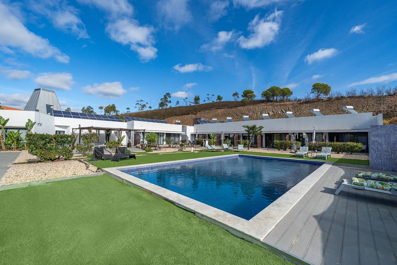 Villa 'Atitudo Nature' com Vista para a Montanha, Wi-Fi e Ar Condicionado in Mexilhoeira Grande, Distrito de Faro