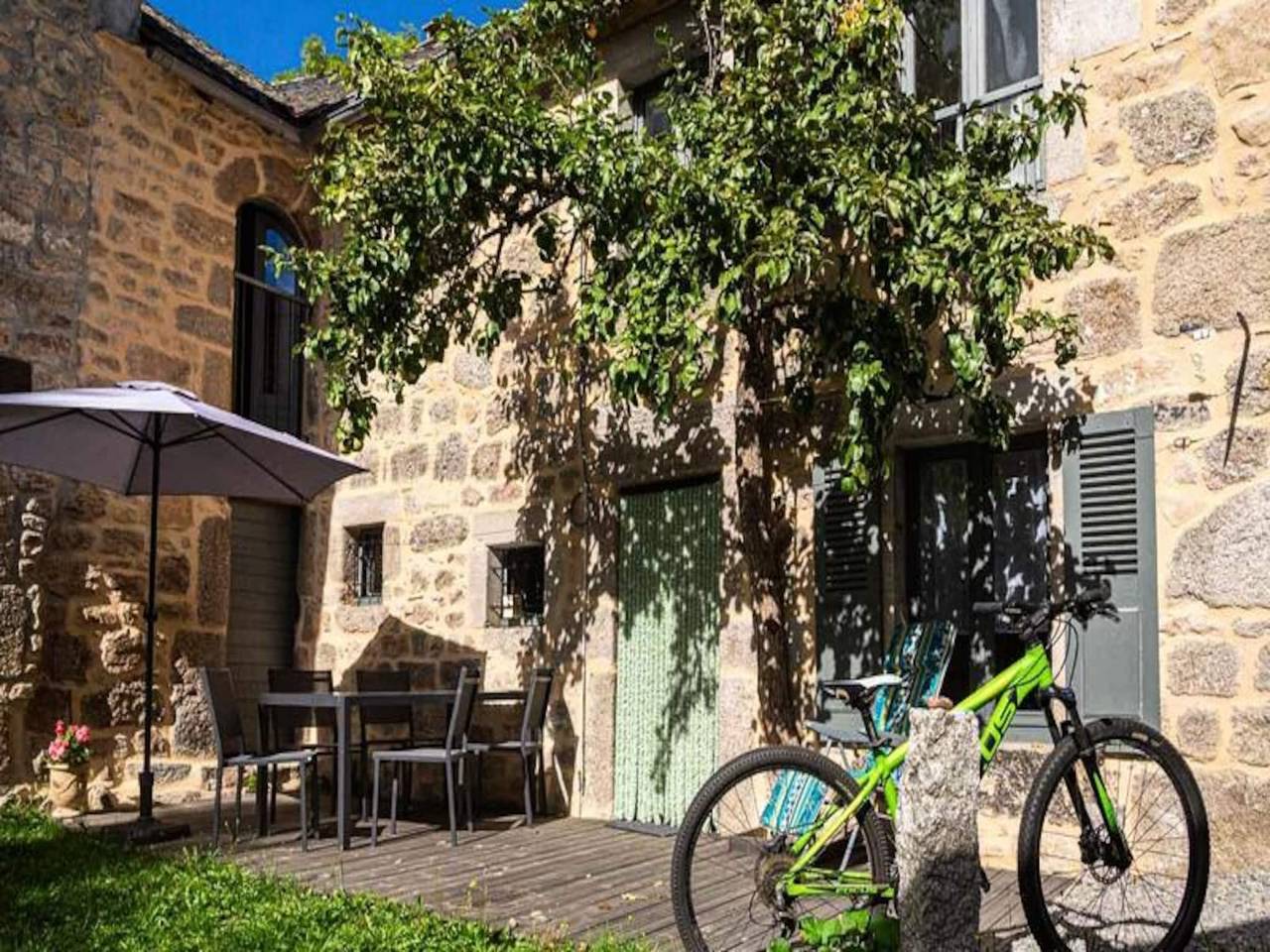 Appartement entier, Gמte de France 6 personnes in Saint-Alban-sur-Limagnole, Région de Mende