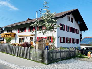 Ferienwohnung für 5 Personen, mit Balkon und Garten im Ostallgäu