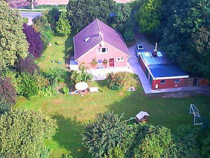 Ferienhaus für 7 Personen, mit Garten und Terrasse sowie Ausblick in Bunde