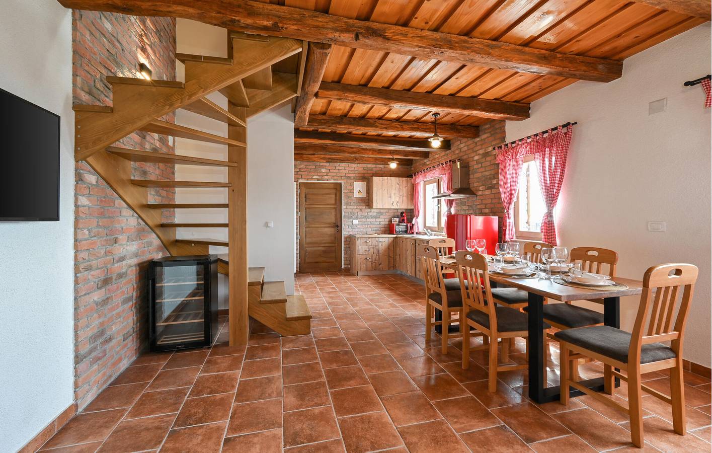 Ruim appartement met 2 slaapkamers, zwembad, terras en wifi in Koprivnica-Krizevci