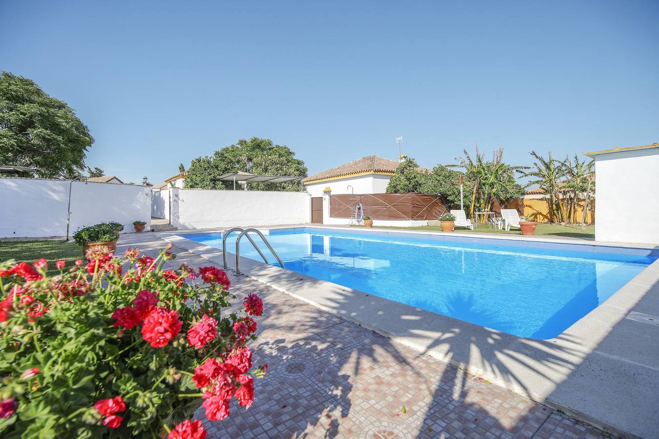 Casa de vacaciones "Los Paraisos 3" con vistas al mar, Wi-Fi, jardín, terraza y piscina compartida in Fuente del Gallo, Conil de la Frontera