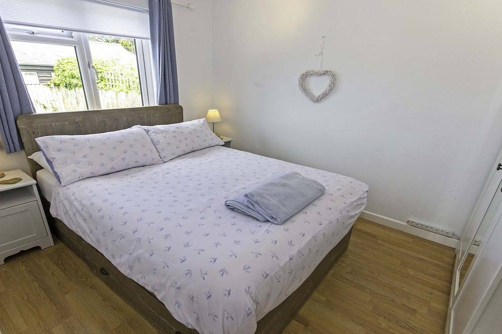 Swallows Beach Chalet |Sleeps 6 Walk to the Beach in Croyde, Devon