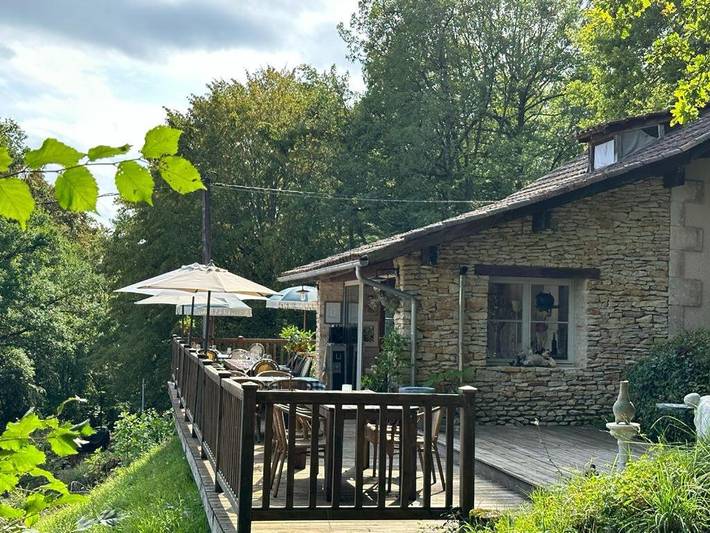 Location de vacances pour 2 personnes, avec Terrasse et Jardin ainsi que Piscine et Vue à Saint-Jean-de-Côle - 4
