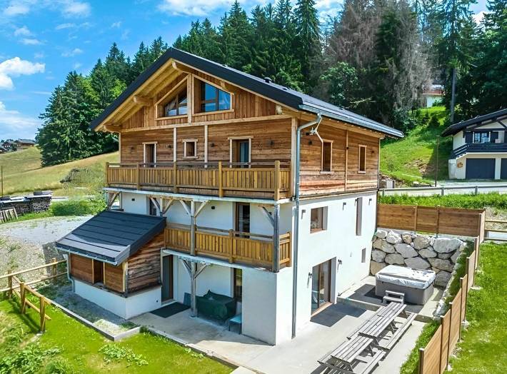 Gîte pour 15 personnes, avec jacuzzi ainsi que terrasse et sauna à Crest-Voland