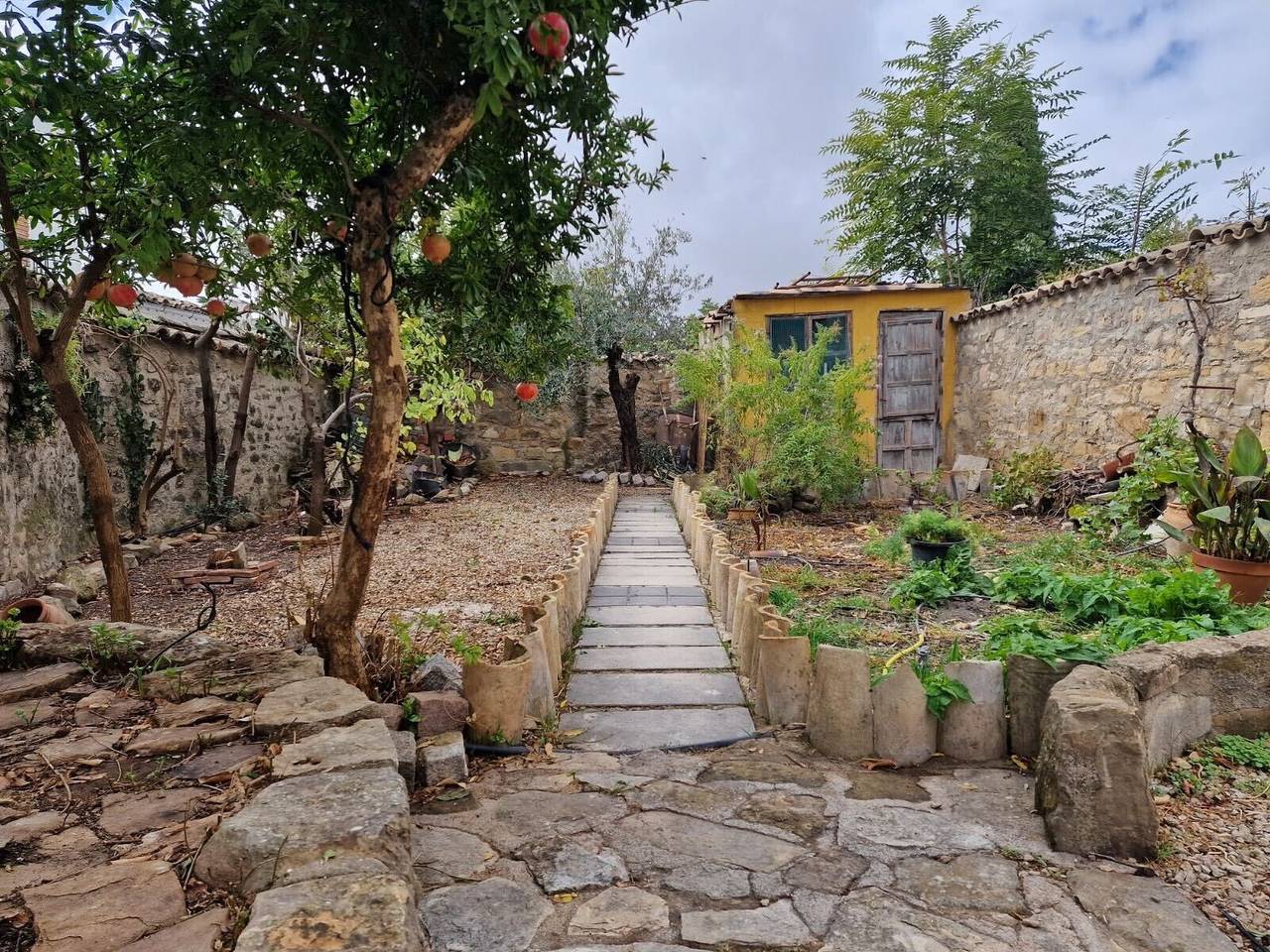 Casa Emilia: Rural Retreat with Private Terrace, Garden, and Wi-Fi in Baeza, Jaén Provins