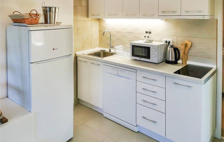 Ganze Ferienwohnung, Ferienwohnung für 4 Personen mit Sauna in Utjeha-Bušat, Montenegro Coast