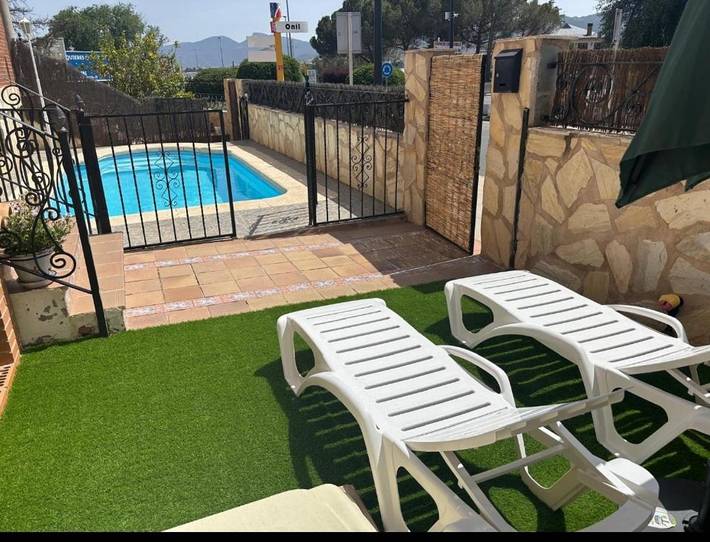 Casa de huéspuedes para 8 personas, con vistas además de piscina y terraza en Provincia de Alicante