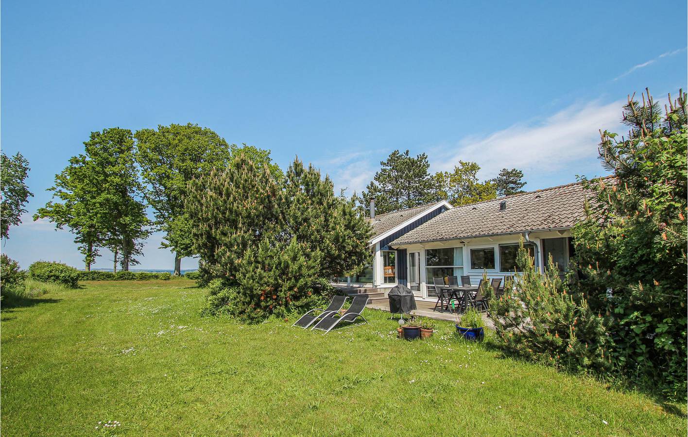 Holiday home for 6 people with garden in Samsø