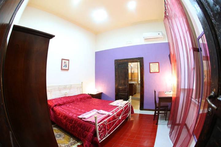 Chambre d’hôte pour 2 personnes, avec piscine ainsi que vue et jardin à Lamezia Terme - 4