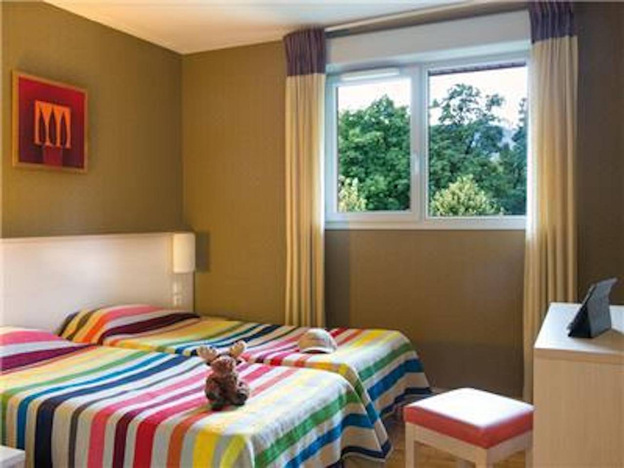 Appartement entier, La Villa Du Lac- 3 chambres pour 6 personnes in Divonne-les-Bains, Gex