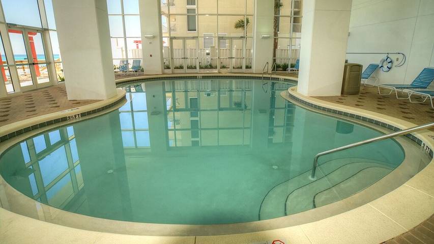 Vacation rental for 4 people, with hot tub and pool as well as balcony in Panama City (Florida)