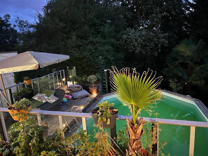 Location de vacances pour 10 personnes, avec piscine et jardin ainsi que terrasse et jacuzzi à Saulx-les-Chartreux