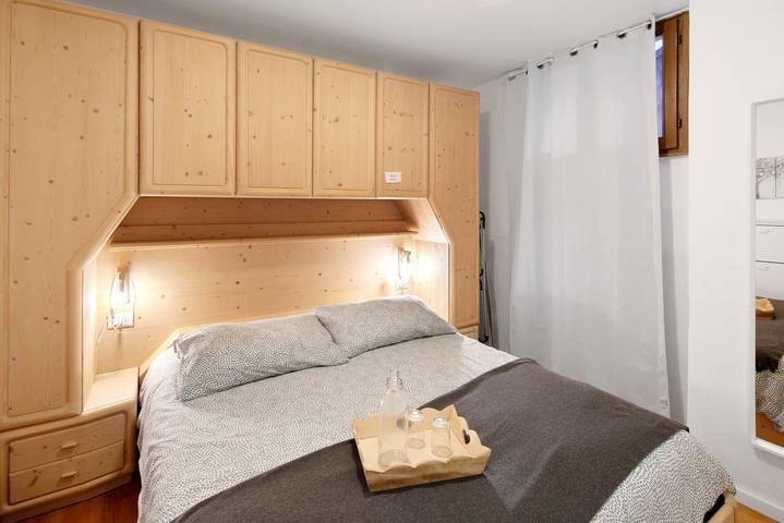 Entire apartment, Apartment 'Ciasa De Lucky' with Mountain View, Private Terrace and Wi-Fi in Forno, Moena