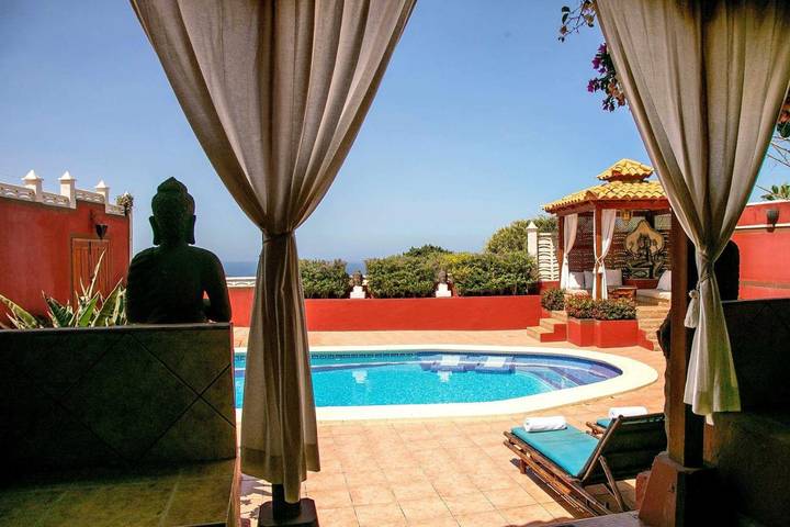 Casa de vacaciones para 6 personas, con vistas además de piscina y jardín en Las Nieves