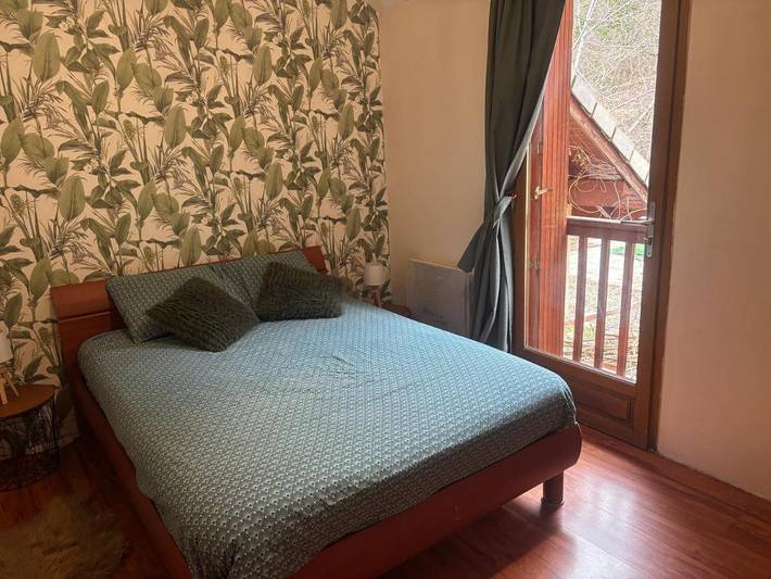 Chambre d’hôte pour 3 personnes, avec jardin et vue sur le lac ainsi que terrasse et vue, animaux acceptés dans Lac de Serre-Ponçon