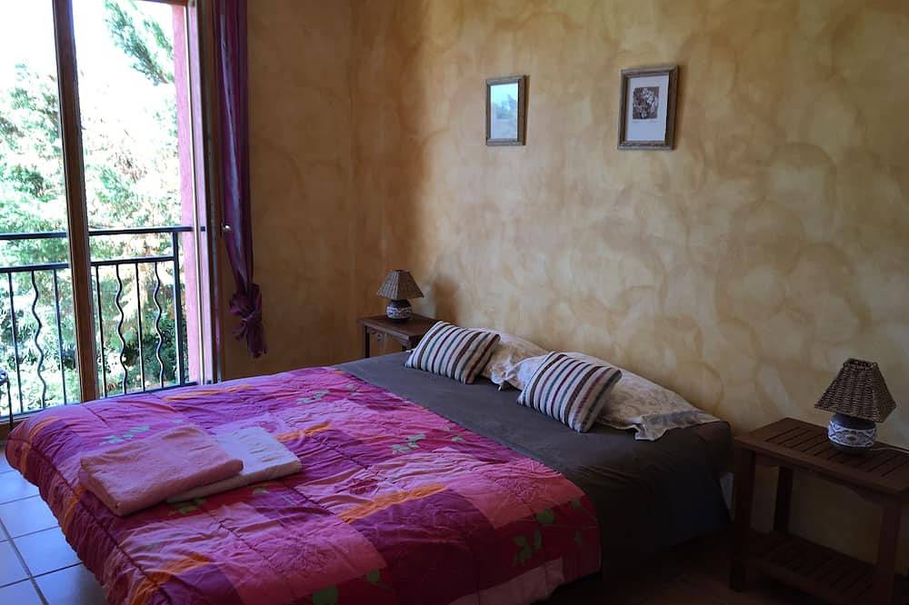 Beautiful airconditionned villa, 7 min to the beach, sea view, pool, garden, Bbq in Rayol-Canadel-sur-Mer, Parc national Port-Cros