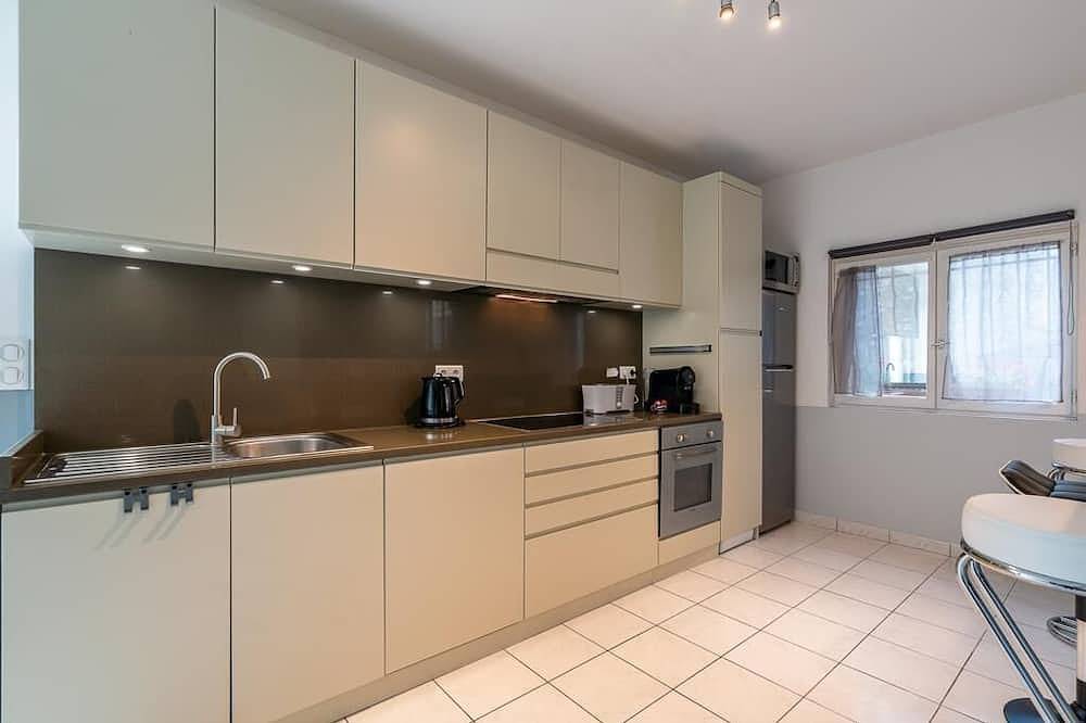 Rez de Villa avec beau jardin et belle vue in Saint-Laurent-du-Var, Région de Cannes