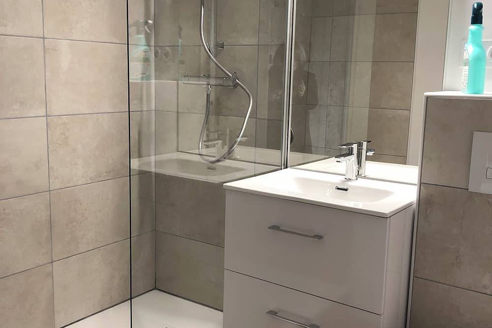 Entire apartment, Studio 29m2 à 650m des Thermes très lumineux avec ascenseur, parking privé in Bagnoles-de-l'Orne, Parc naturel régional Normandie-Maine