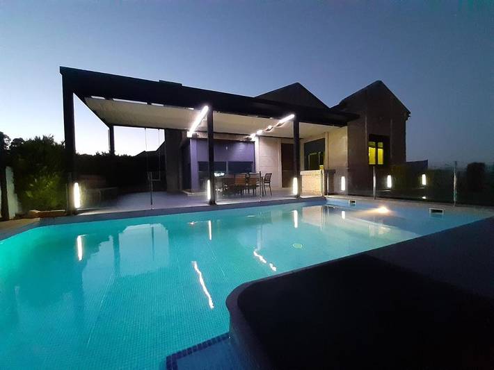 Vakantiehuis voor 8 personen, with Whirlpool and Terras as well as Tuin and Zwembad in Tui
