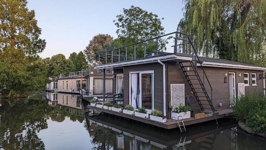 Ferienhaus für 2 Personen, mit Balkon und Whirlpool sowie Terrasse und Garten in Richmond an der Themse