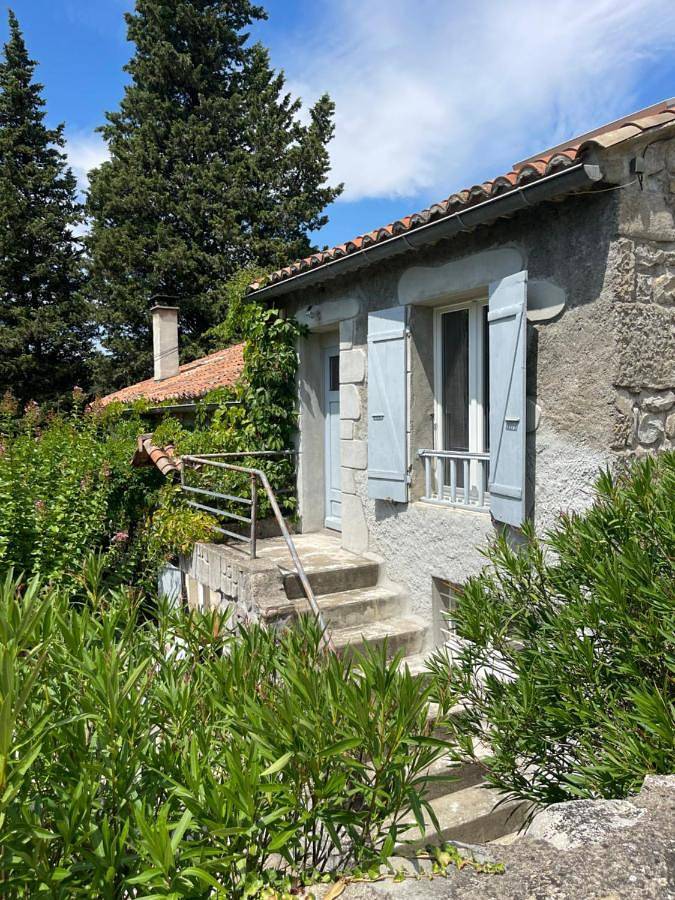 Location de vacances pour 6 personnes, avec jardin ainsi que vue et piscine, animaux acceptés à Sampzon - 2