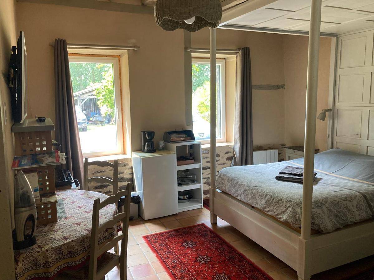 Appartement entier, Le moulin du pont, chambre double indépendante. in Mordelles, Région de Rennes
