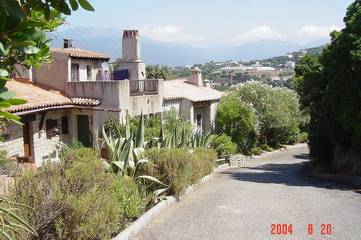 Villa pour 4 personnes, avec piscine ainsi que balcon et jardin à Propriano