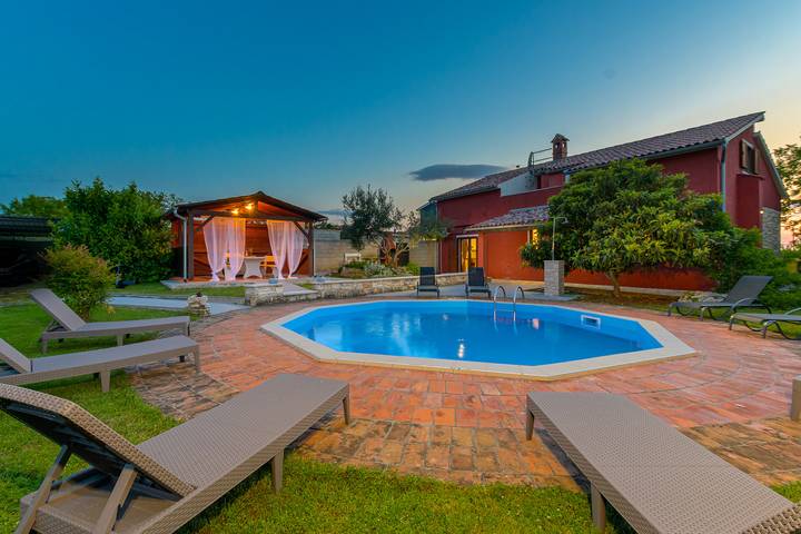 Villa für 8 Personen, mit Garten und Pool sowie Terrasse, mit Haustier - 1