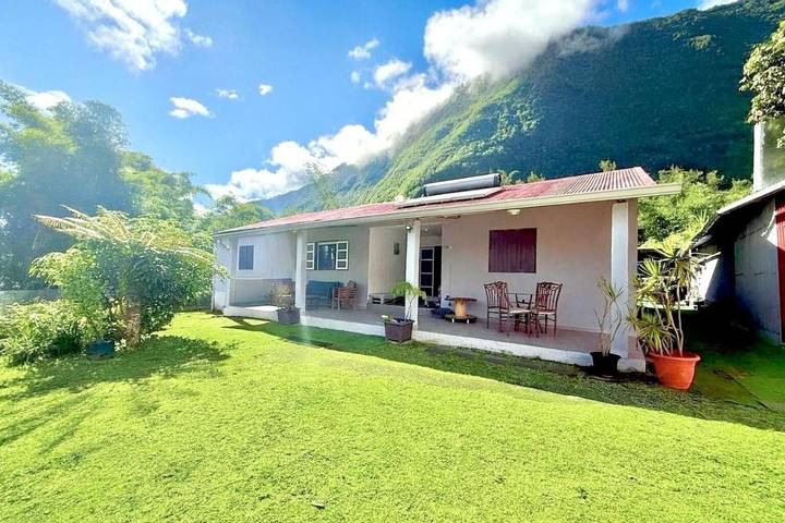 Gîte pour 15 personnes, avec jardin à Hell-Bourg - 3