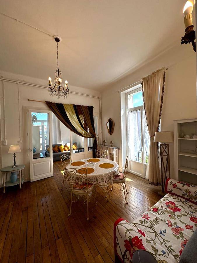 Gîte pour 4 personnes, avec Balcon ainsi que Jardin et Vue dans Casino Grand Cafe de Vichy - 3