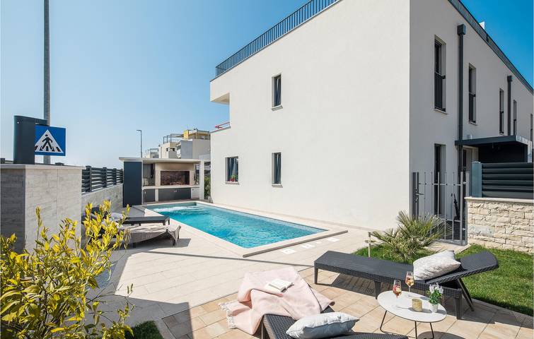Ferienhaus für 8 Personen, mit Terrasse und Pool in Novigrad - 2