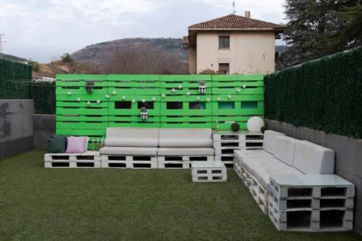 Vacation rental for 12 people, with terrace and yard in Navarra