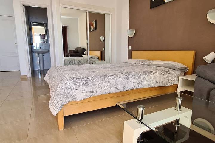 Appartement entier, Playa Paraiso ocean view studio - free wifi in Playa Paraíso, Adeje