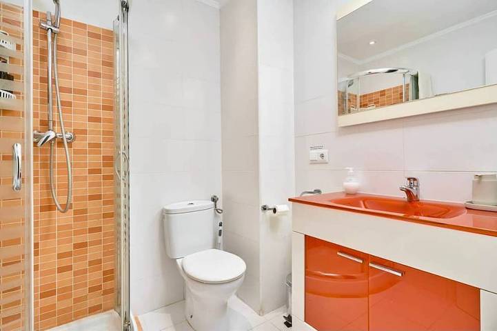 Appartement entier, Nerja Beachfront Apartment Sea Views and Balcony in Torrijos, Province de Tolède